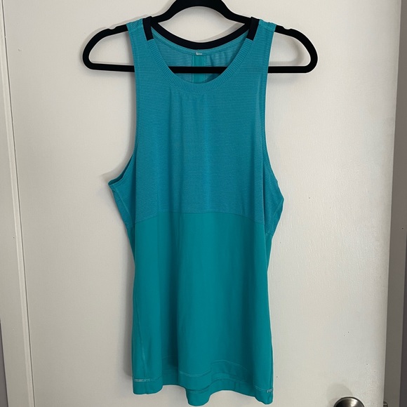 Bundle of Lululemon Tops - Picture 7 of 10